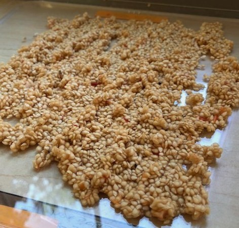 A large pile of tomato seeds