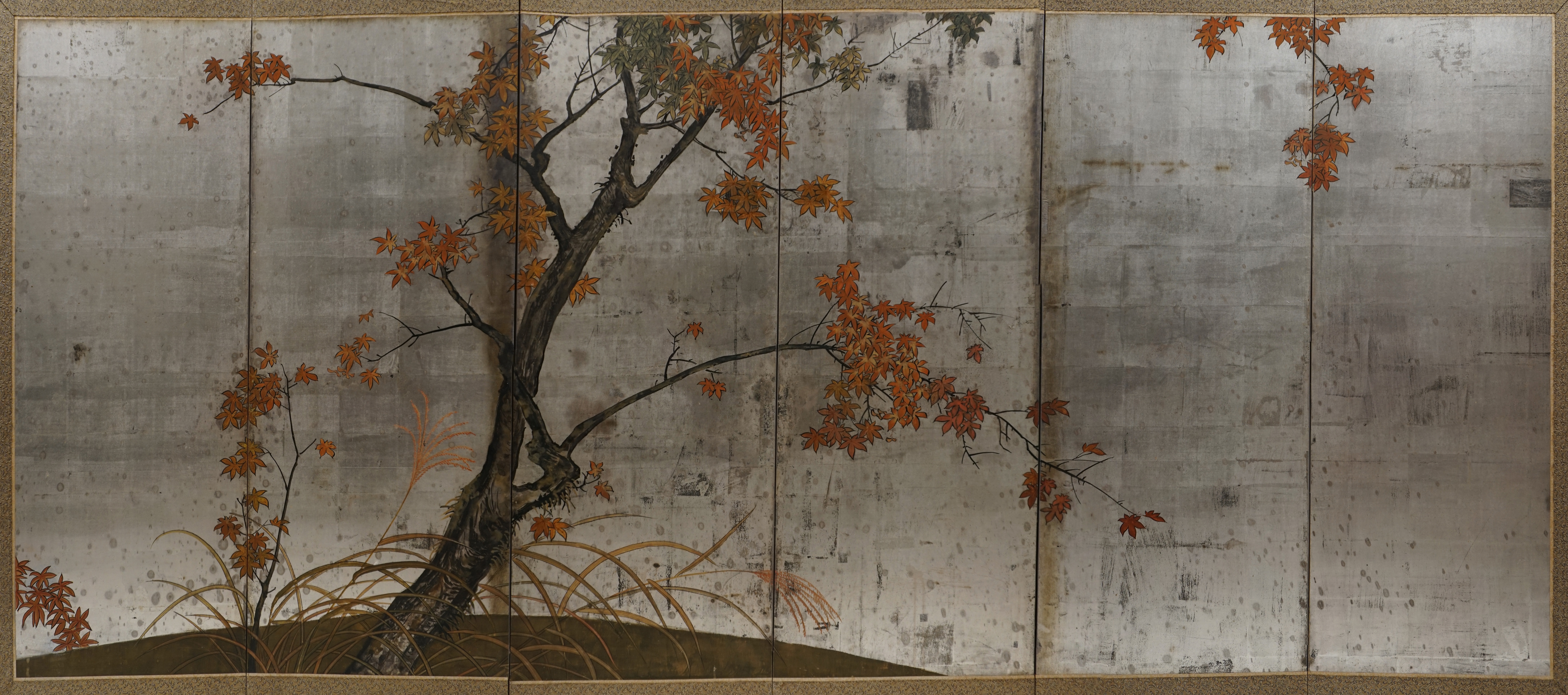 Byobu screen with painting of red maple on silver background