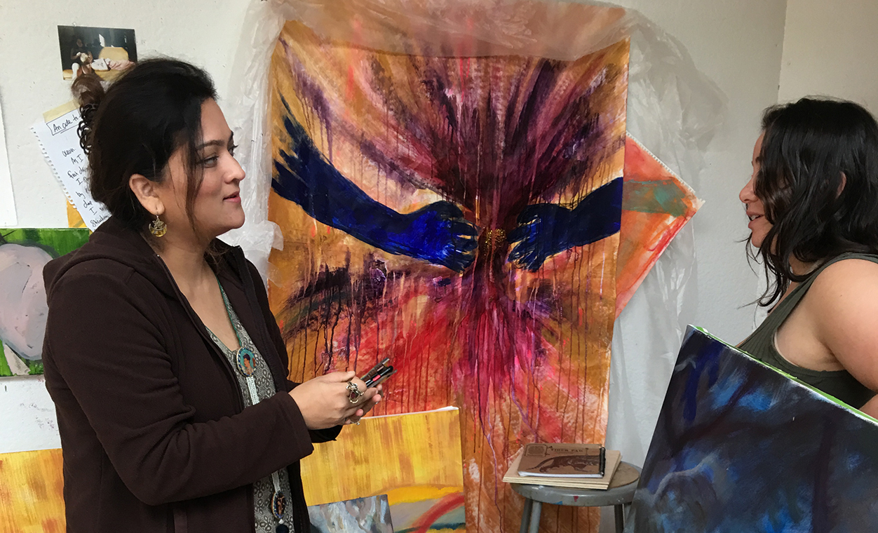  Sculptor Humaira Abid offers critique to a studio art major