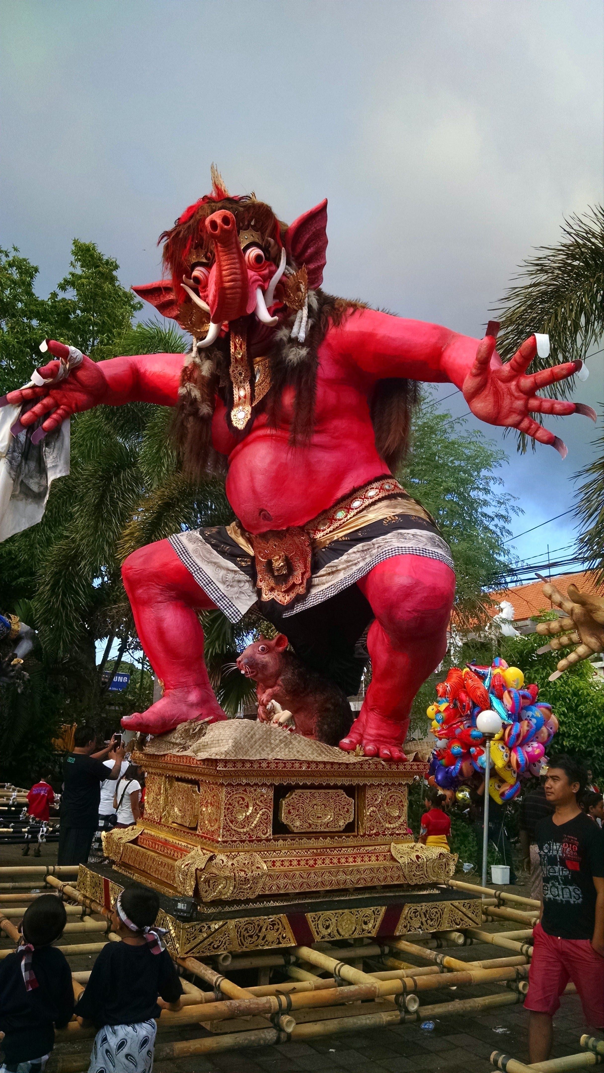 PacRim students in March 2015 stumbled onto an Ngrupuk parade in Ubud, Bali, Indonesia. The parades feature huge ogoh-ogoh statues, ”made with papier-mâché and lots of paint,“ says faculty member Gareth Barkin, who was on the trip.