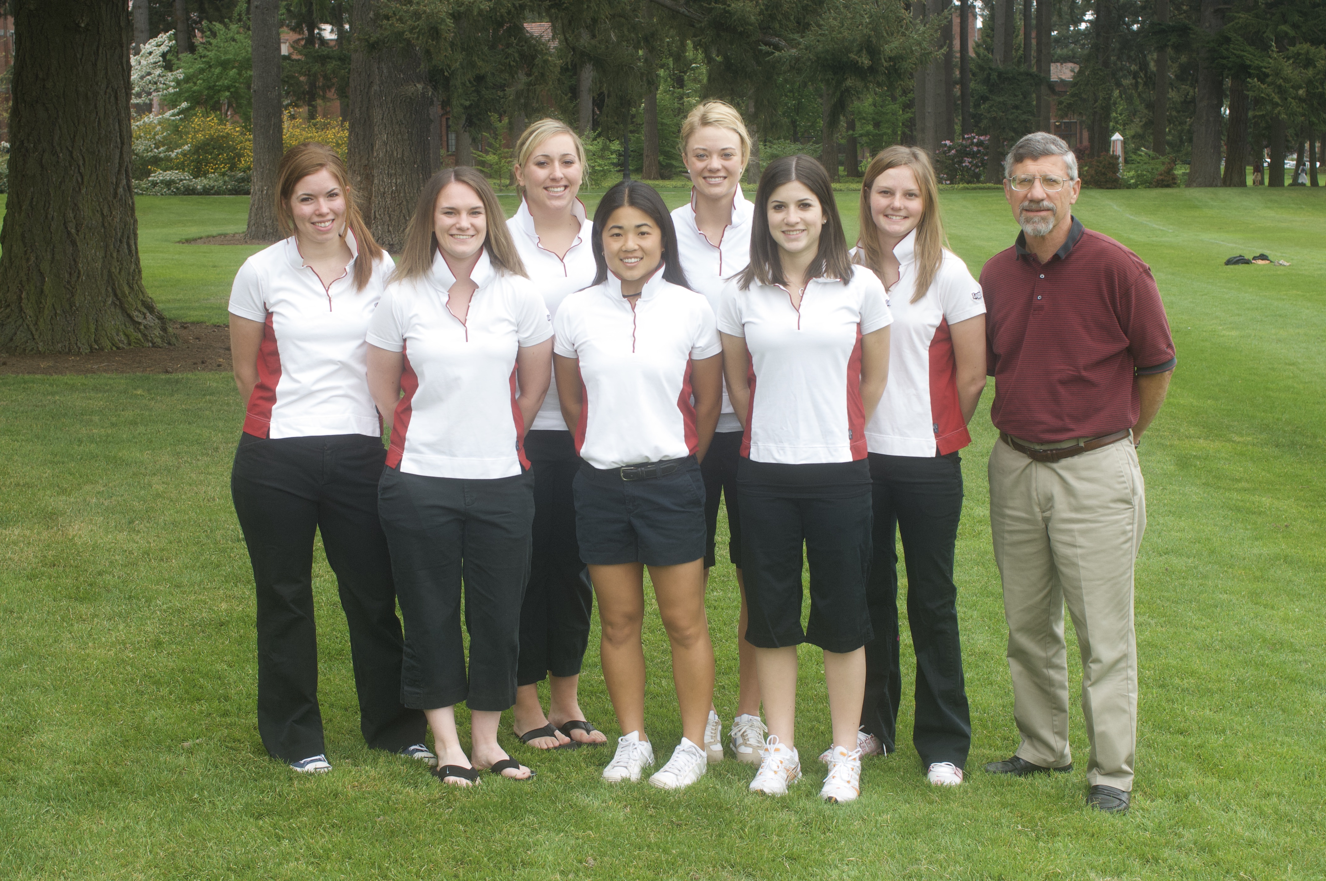 Emily Lau ’07 and the Logger Women's Golf team.