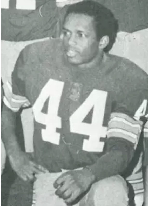 Young photo of PS alumnus Al Roberts, Black & white