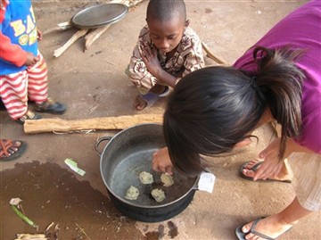 Lisa Jacobson; Dschang, Cameroon; chocolate chip cookies a la Cameroon; Places.jpg Lisa Jacobson; Dschang, Cameroon; chocolate chip cookies a la Cameroon; Places.jpg