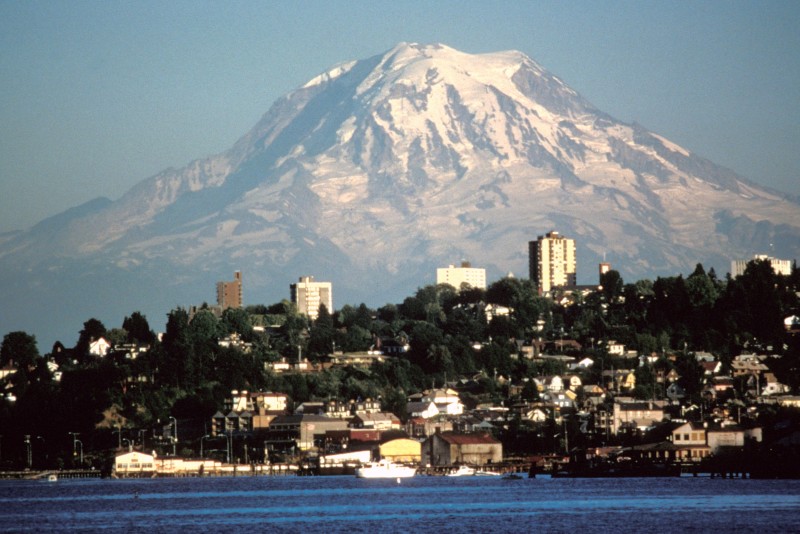 Mount Rainer with city in foreground