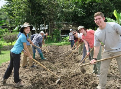 students-hoeing-in-thailand-2016.jpg