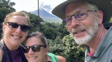Anne Fetrow ’15, Kena Fox-Dobbs, and Jeff Tepper on the 2023 Georneys Trip to Costa Rica.