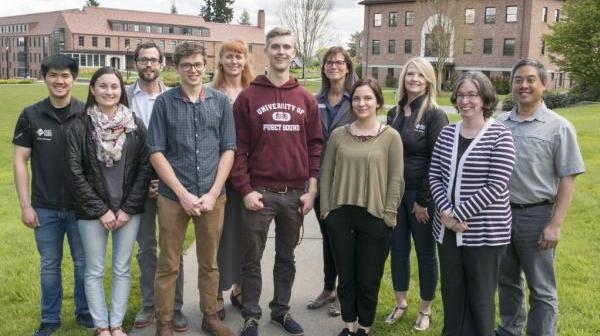A group of students and professors from the 2017 Energy Efficiency research team