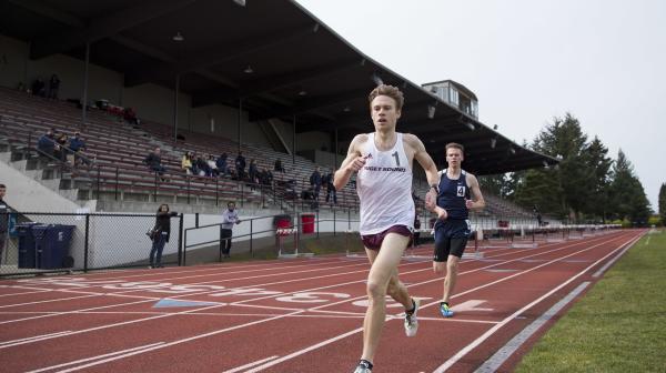 Puget Sound student running on Shotwell Track during a competition