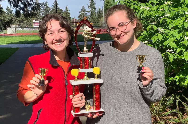 Ellie Hanson '25 and Julia Pearl-Styles '25