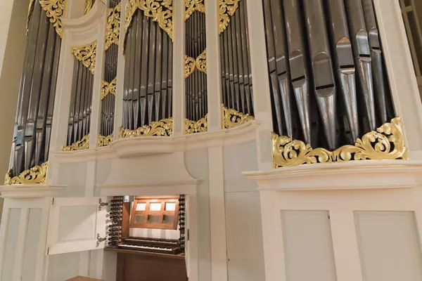 Pipe organ