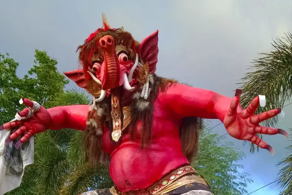 PacRim students in March 2015 stumbled onto an Ngrupuk parade in Ubud, Bali, Indonesia. The parades feature huge ogoh-ogoh statues, ”made with papier-mâché and lots of paint,“ says faculty member Gareth Barkin, who was on the trip.