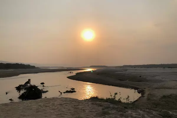 View along the East Rapti River, which is the border between Chitwan National Park and the Meghauli village area where NTT works.