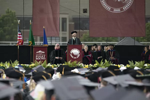 Avi Matan Whinkin DPT’25 delivering the graduate student address at Commencement 2025.