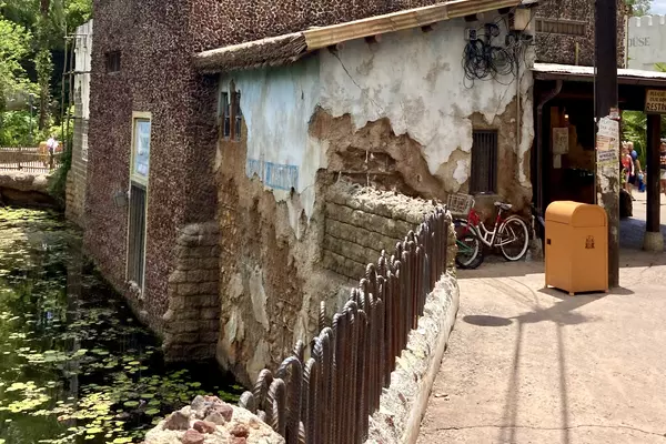 Building in Disney's Animal Kingdowm with peeling paint. 