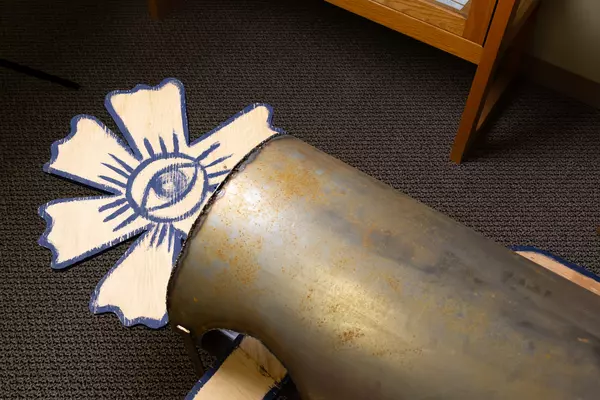 Iron lung sculpture by Eva Langenthal ’26