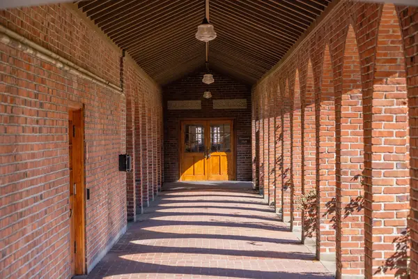The arches between Jones Hall and Howarth Hall.