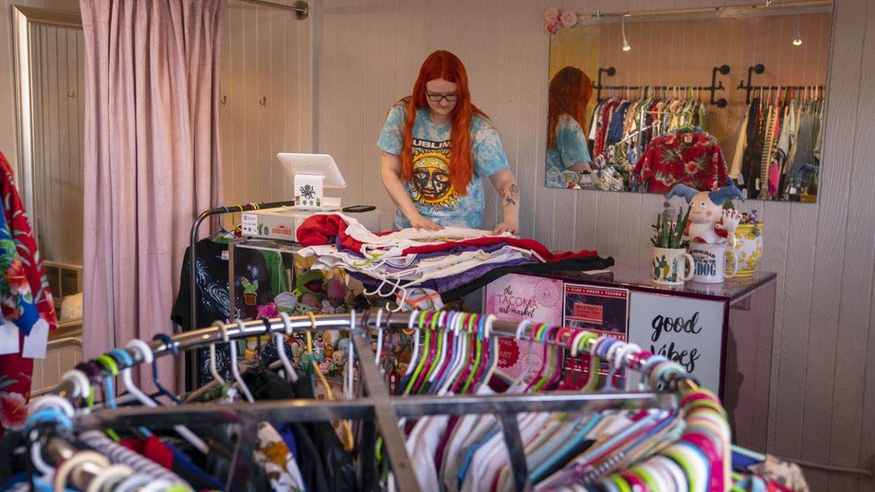 Madyson Willoughby ’19 sorts clothes at her used clothing boutique in Tacoma.