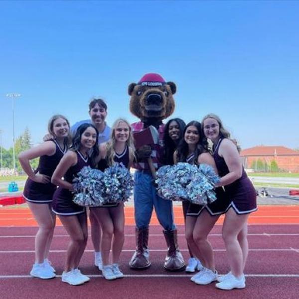 Puget Sound cheer squad poses with Grizz