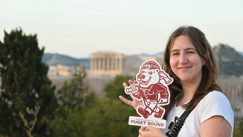Elinor Tibbs ’21 with a small cutout of Grizz in Greece.