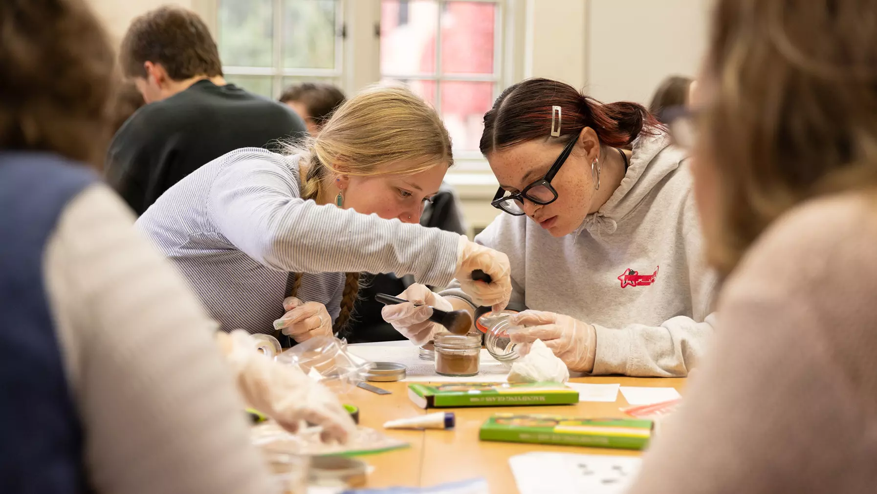 Amy Fisher leads STHS 354 Murder and Mayhem course in a fingerprinting activity.