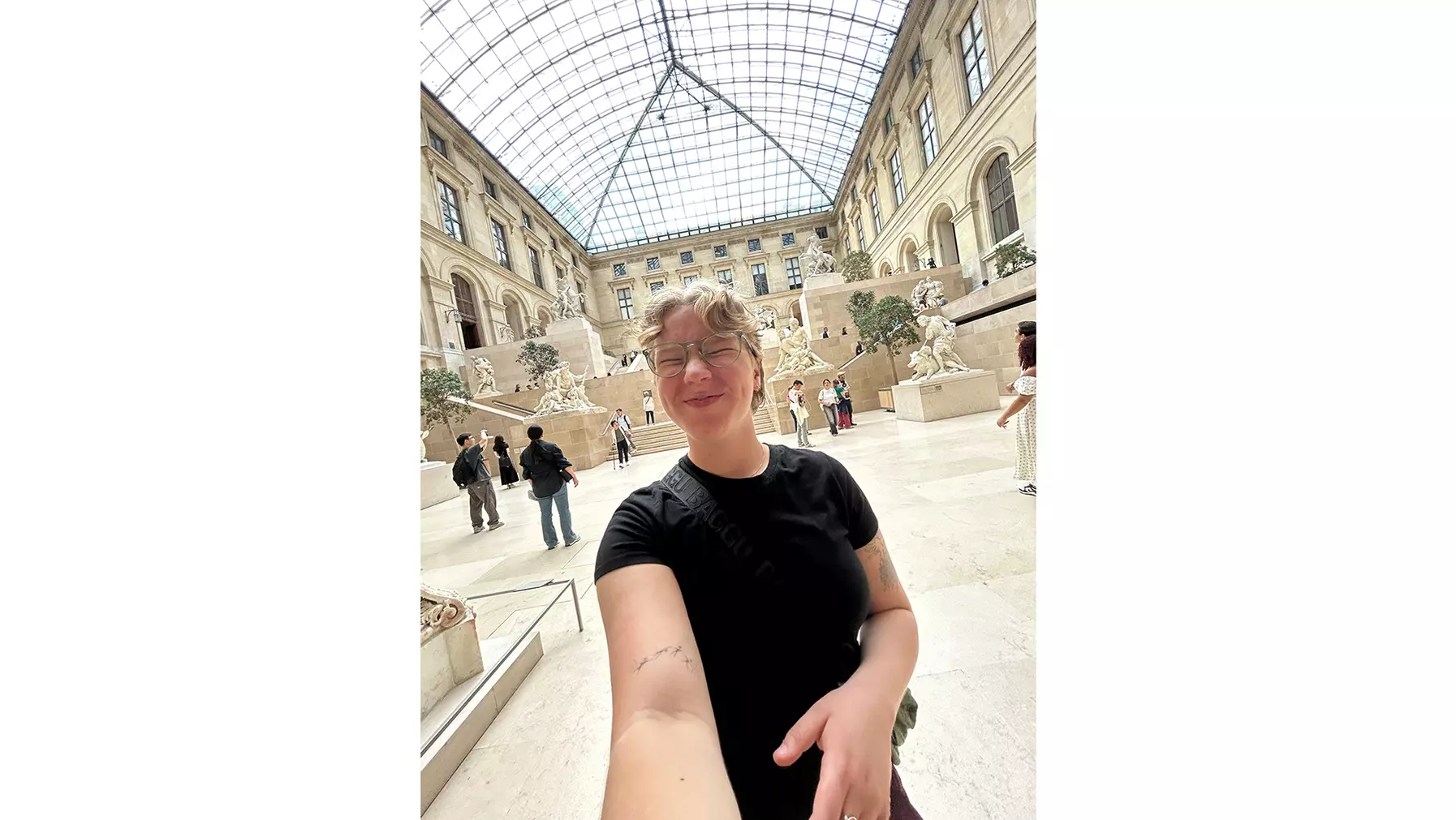 Maddy Brennan '26 in the Louvre in 2025