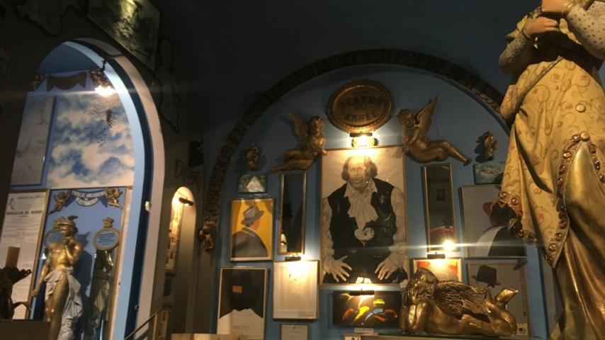 A room with religious images.