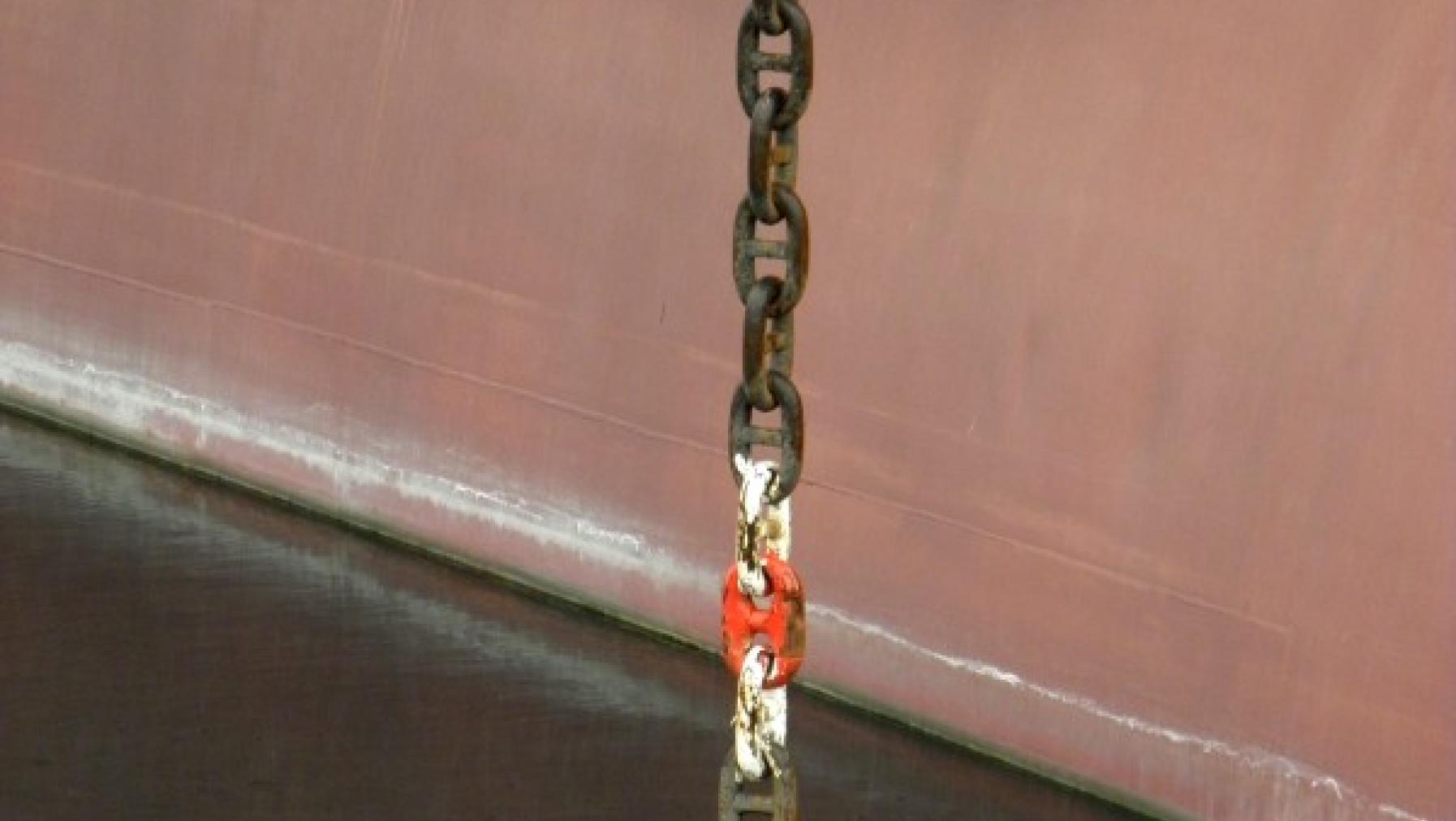 A chain next to a ship.