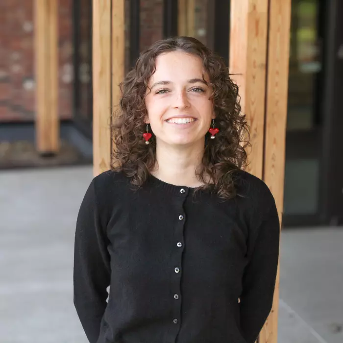 headshot of anna sherwood
