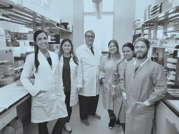 Jeffery M. Vance ’74 (center)